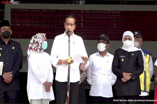 Resmikan Pasar Besar...