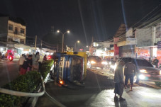 Pecah Ban, Truk Pasir...
