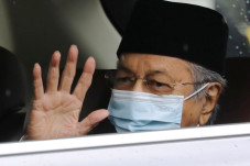 Masuk Rumah Sakit, Mahathir...