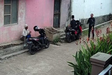 Modus Mengantar Undangan,...