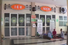Jalani Operasi Plastik,...