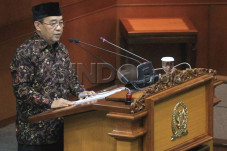 Putri Harry Azhar Azis...