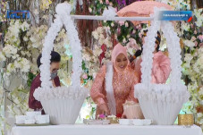 Aurel Hermansyah Jualan...