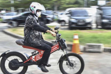 Pengguna Motor Listrik...