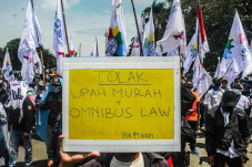 Anies Revisi UMP DKI...