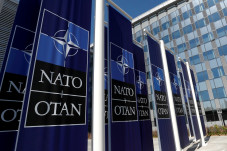 NATO Pertimbangkan Pengerahan...