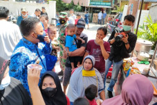 Bupati Bantaeng Traktir...