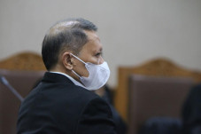 KPK Ajukan Upaya Banding...
