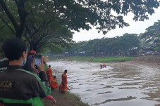 Hanyut di Kali Pesanggrahan,...
