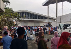Ribuan Buruh Sukabumi...