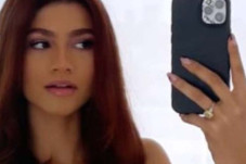 Heboh Zendaya Pakai...