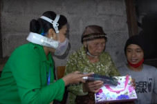 Keakraban Istri Jenderal...