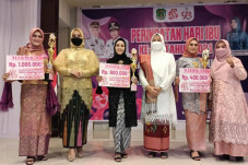 Lomba Busana Nasional...