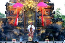 Tari Kecak HUT PDIP...