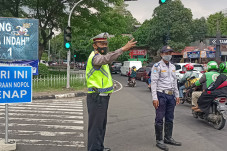 Libur Natal Hari Kedua,...