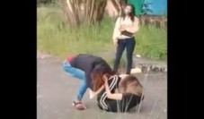 Heboh Duel 2 Cewek di...