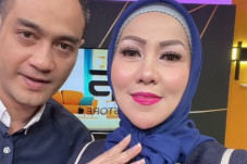 Venna Melinda Lebih...