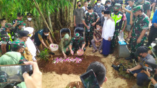 Ziarah Makam Korban...