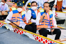 Naik Perahu Naga, Jokowi...
