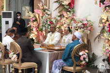 Roro Fitria Menikah,...