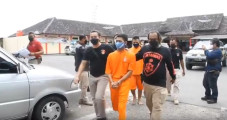 Tak Mau Cerai, Pria...