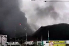 Gudang Pabrik Kimia...