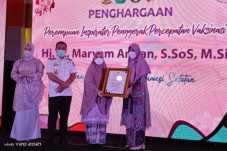 Istri Bupati Wajo Raih...