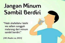 Adab Minum Air Putih...