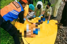 Wanita Berpakaian Seksi...