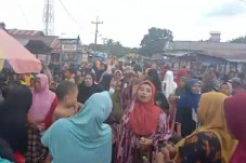 Ini Pemicu Ibu-ibu Jamaah...