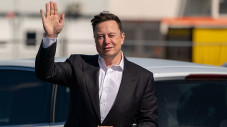 Elon Musk Ingin Terbangkan...