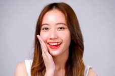 Menggunakan Skincare...