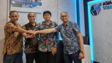 Resmikan Kantor Baru,...