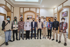 Kabarkan Palestina di...