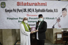 Kunjungi Ponpes Al-Hikmah...