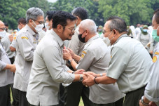 Hari Pertama Kerja,...