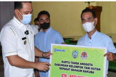 Bupati Lamandau Serahkan...