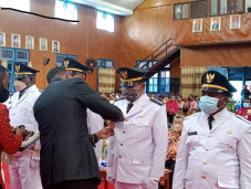 Wakil Bupati Asmat Lantik...