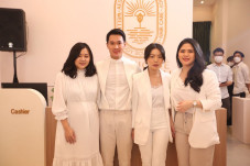 Klinik Kecantikan Ini...
