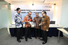 Mencatat Laba Positif,...