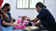 Rawat Ayah yang Sedang...