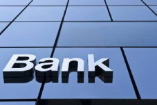 Lewat Aplikasi, Bank...