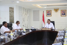 Menpora Amali Terima...
