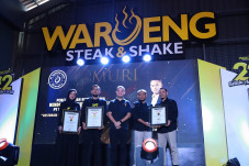 Raih Rekor Muri, Waroeng...