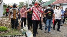 Menanggulangi Kemiskinan,...