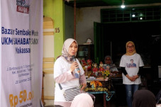 Gelar Pasar Murah, Relawan...