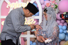 Dikaruniai Putri Pertama,...