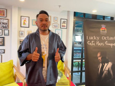 Rilis Album Satu Hari...