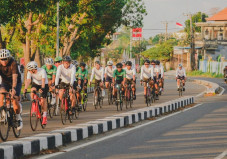 Berolahraga Outdoor...