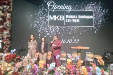 Menghidupkan Kembali...